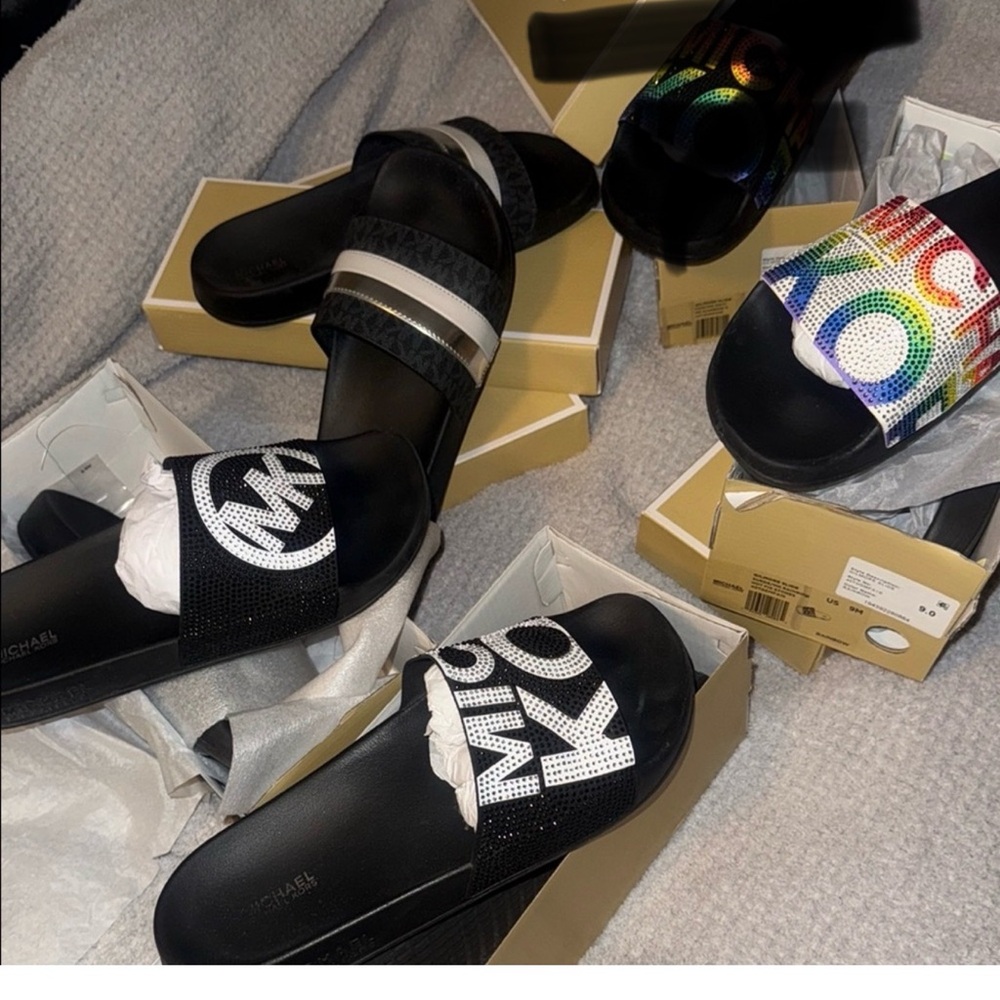 🤩🩷Bundle of 4 Michael Kors Gilmore slides size 9🤩🩷